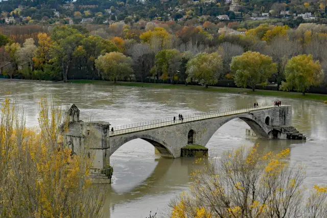 The Bridge of Avignon: Travel Guide (4.2★) — Avignon