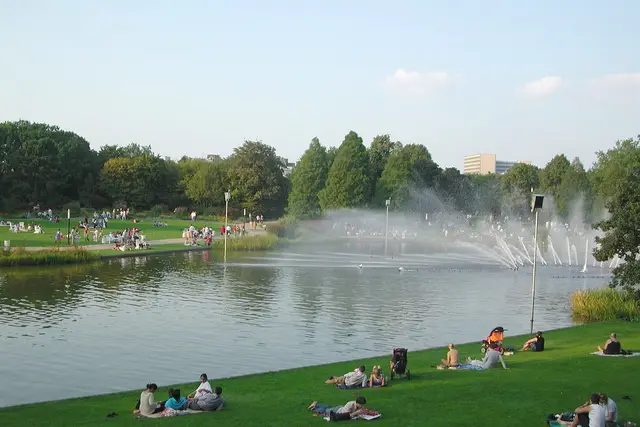 Planten un Blomen: Hamburg Travel Guide (4.8★) — Hamburg
