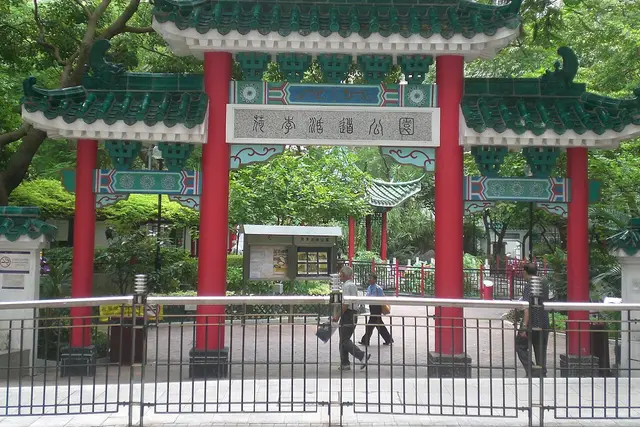 Hollywood Road Park: Sheung Wan Travel Guide (4.0★) — Sheung Wan