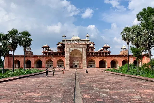 Tomb of Akbar: Agra Travel Guide (4.4★) — Agra