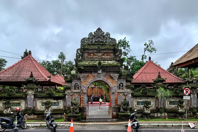 Ubud Palace: Travel Guide (4.3★) — Ubud