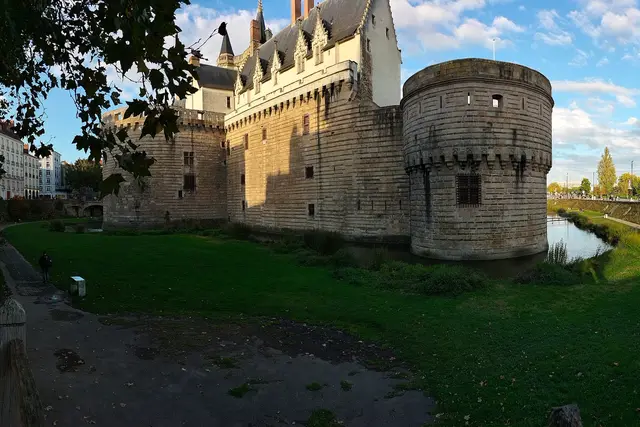 Douves du Château: Nantes Travel Guide (4.5★) — Nantes