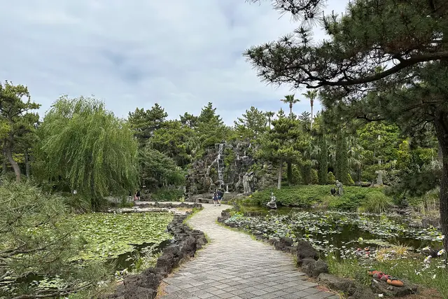 Hallim Park: Jeju Travel Guide (4.4★) — Jeju