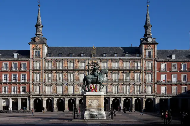 Plaza Mayor: Guía de viaje de Madrid — Madrid