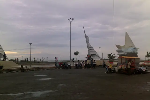 Pantai Losari: Makassar Travel Guide (4.6★) — Makassar