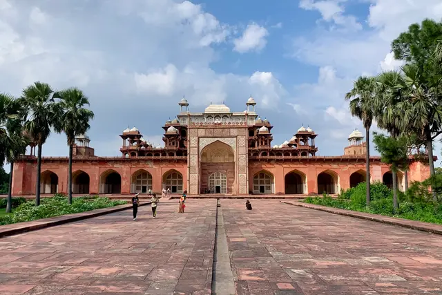 Tomb of Akbar: Agra Travel Guide (4.4★) — Agra