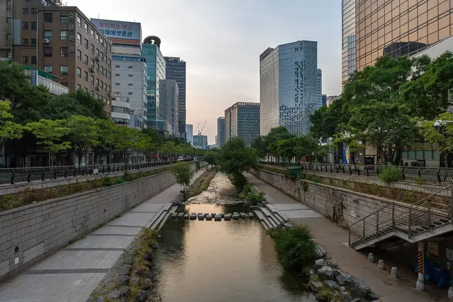 Cheonggyecheon: Seoul Travel Guide — Seoul