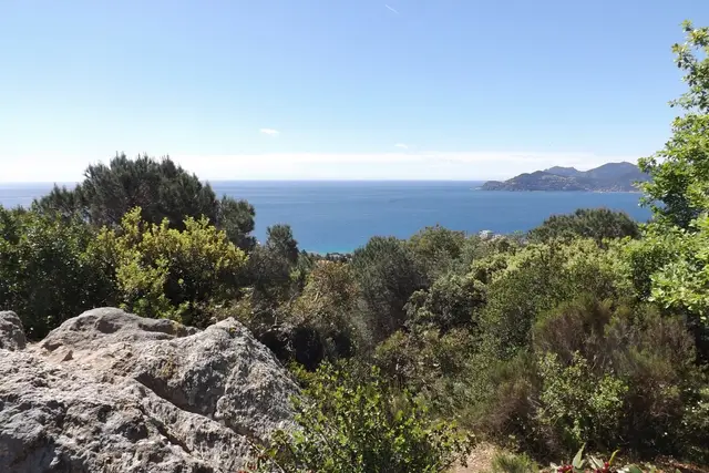 Croix des gardes: Cannes Travel Guide — Cannes
