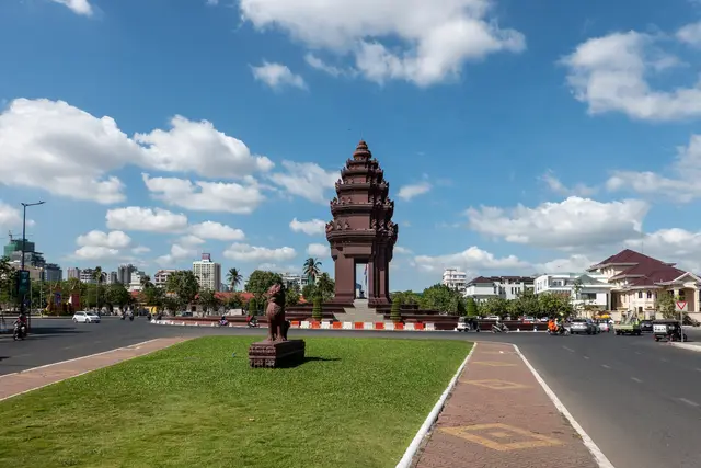 Independence Monument: Phnom Penh Travel Guide (4.5★) — Phnom Penh