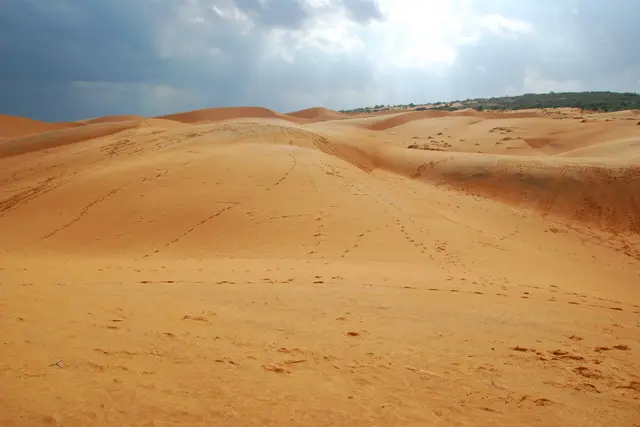 Red Sand Dunes: Mui Ne Travel Guide (4.1★) — Mui Ne