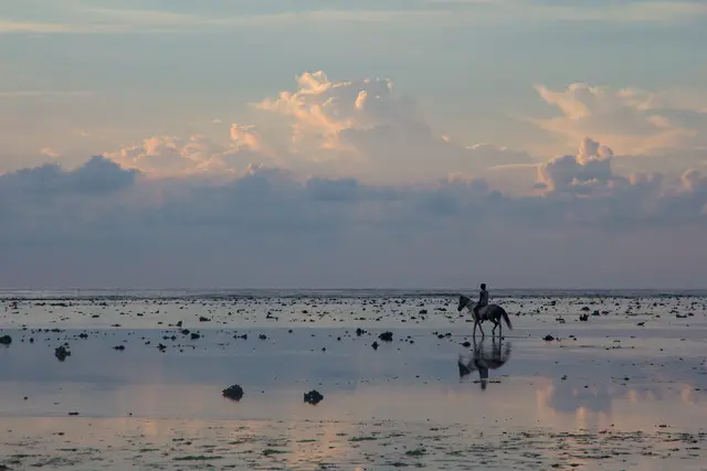 Gili Trawangan Sunset Beach: Gili Islands Travel Guide — Gili Islands