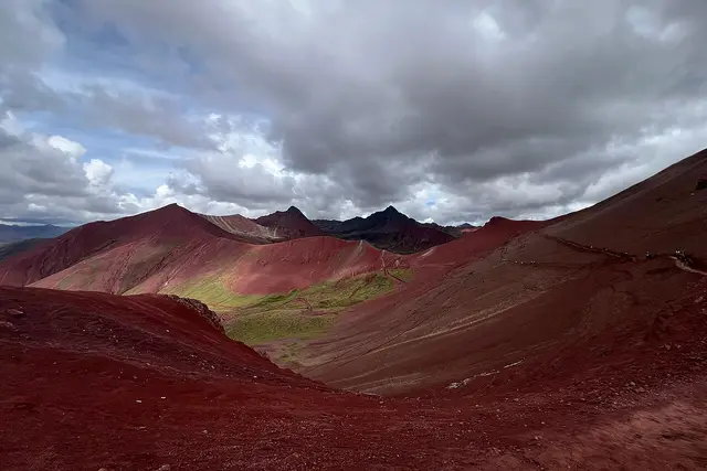 Red Valley: Vinicunca Travel Guide — Vinicunca