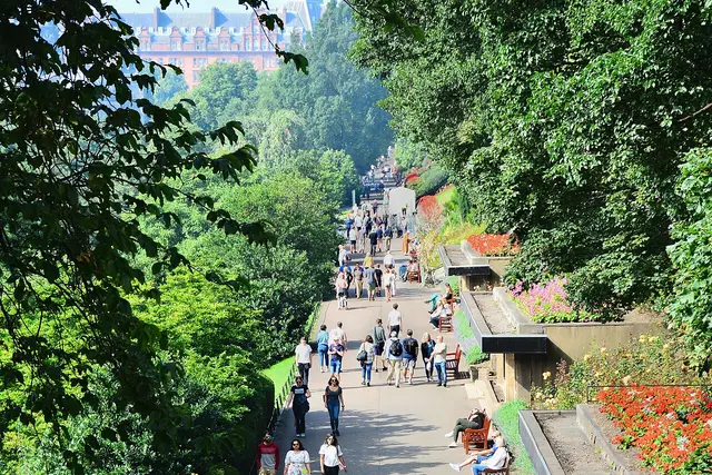 Princes Street Gardens: Edinburgh Travel Guide (4.7★) — Edinburgh
