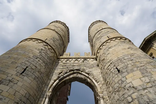 Porta Soprana: Genoa Travel Guide (4.6★) — Genoa