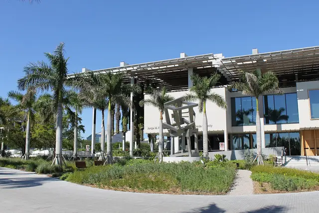 Pérez Art Museum: Miami Travel Guide (4.5★) — Miami