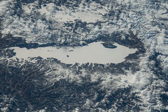Khuvsgul Lake: Lake Khuvsgul Travel Guide (4.8★) — Lake Khuvsgul