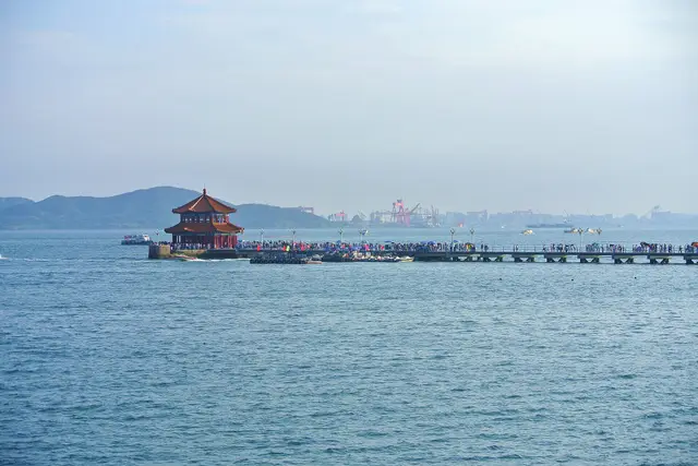 Zhanqiao Pier: Qingdao Travel Guide — Qingdao
