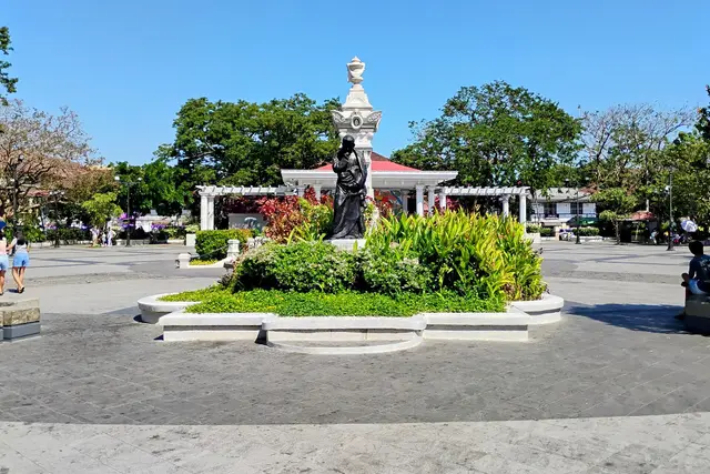 Plaza Padre Jose Burgos: Vigan Travel Guide (4.4★) — Vigan