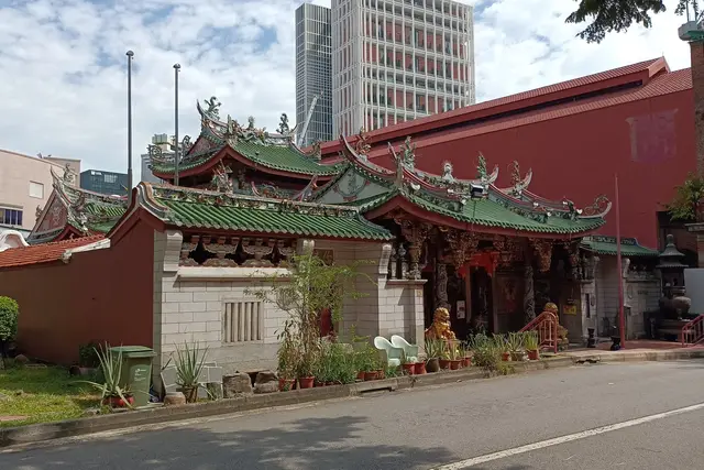 Tan Si Chong Su Temple: Clarke Quay Travel Guide — Clarke Quay